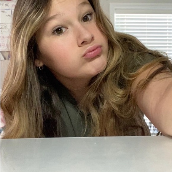 Meet your Posher, Madison - Picture 4 of 6